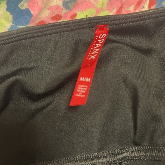 EUC Spanx Black Faux Leather Leggings Medium - Picture 3 of 3